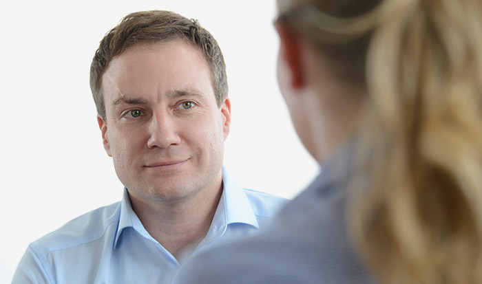 Dr. Knapp bei einem Beratungsgespräch